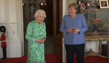 Królowa Elżbieta II i Angela Merkel