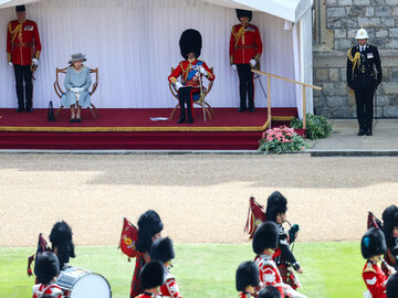 Królowa Elżbieta II podczas Trooping the Color na zamku w Windsorze, 2021