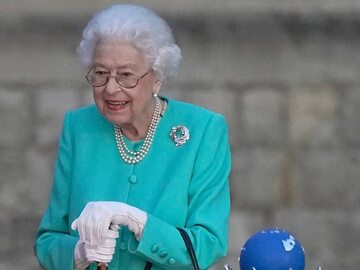 Królowa Elżbieta II podczas uroczystości na swoją cześć