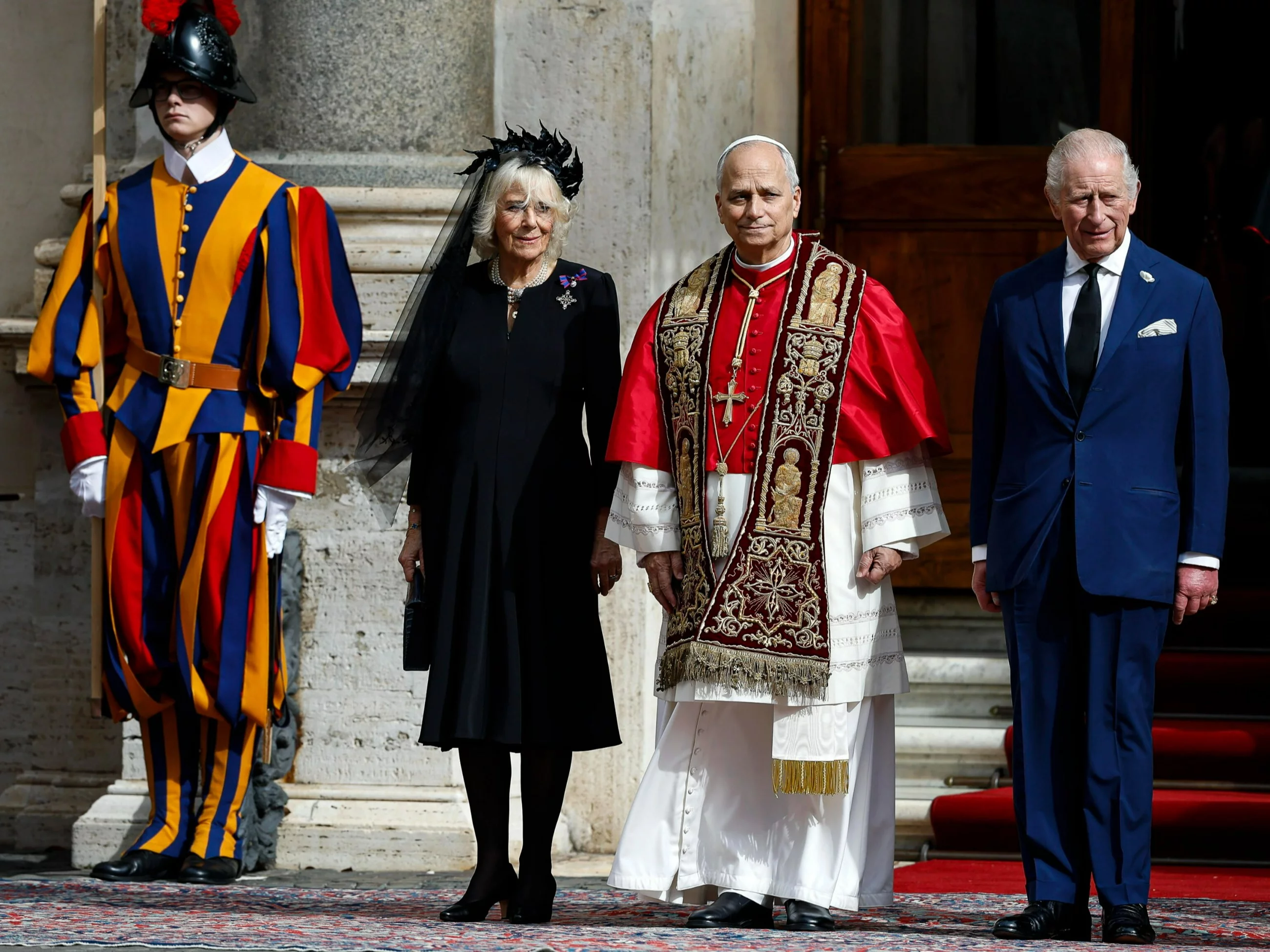 Królowa Kamila popełniła gafę w Watykanie? Ekspertka nie ma złudzeń