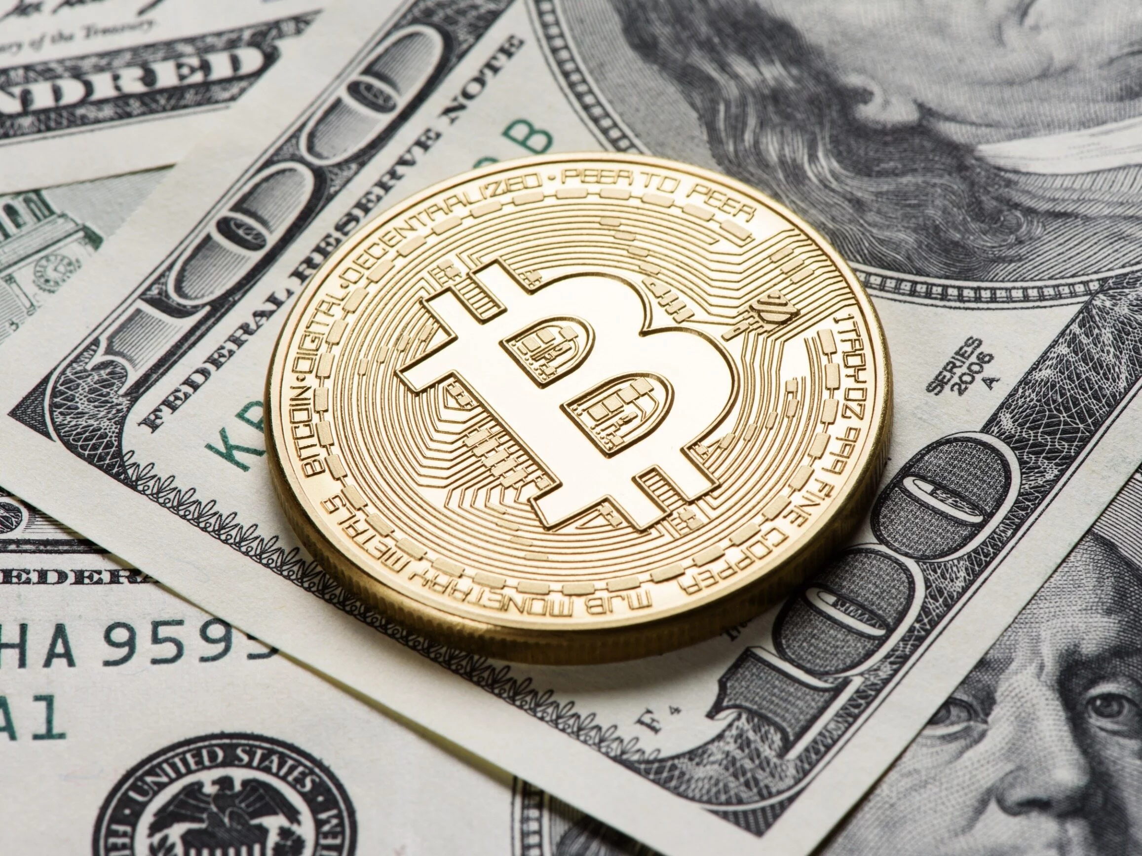 Pękła bańka? Kryptowaluty tracą niemal połowę wartości