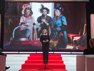 Krystyna Janda podczas przedpremierowego pokazu spektaklu Teatru Telewizji „Damy i Huzary”, 2015 rok