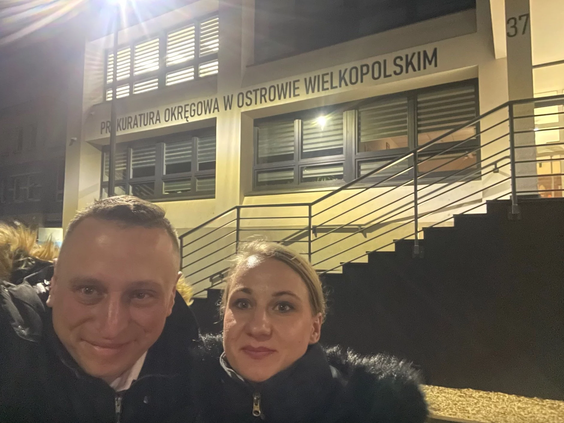 Krzysztof Brejza i Dorota Brejza przed Prokuraturą Okręgową w Ostrowie Wielkopolskim