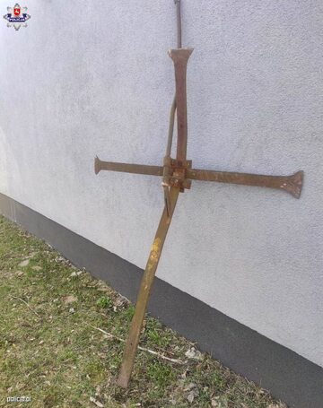 Krzyż z ruin cerkwi