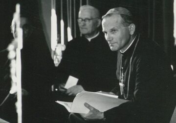 Ks. abp Karol Wojtyła, przyszły papież Jan Paweł II w 1964 r.