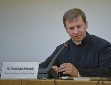 Ksiadz Pawel Rytel - Andrianik rzecznik Episkopatu