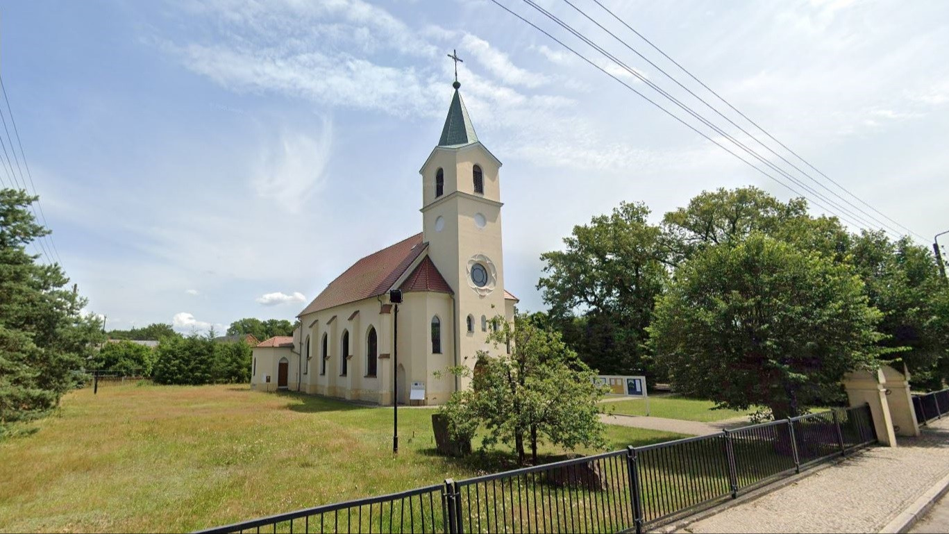 Ksiądz wykorzystywał je seksualnie, dostały odszkodowanie. „Jeszcze te miliony wyrzygają”