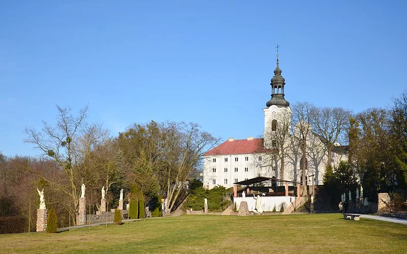 Klasztor karmelitów w Oborach