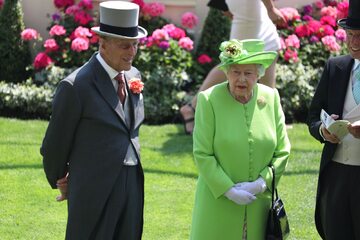 Książę Filip i Królowa Elżbieta II podczas zawodów konnych w Ascot