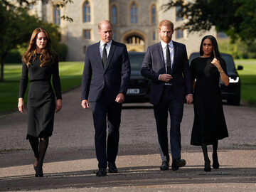 Księżna Walii Kate, książę Walii William oraz książę i księżna Sussex przed zamkiem Windsor, 10 września