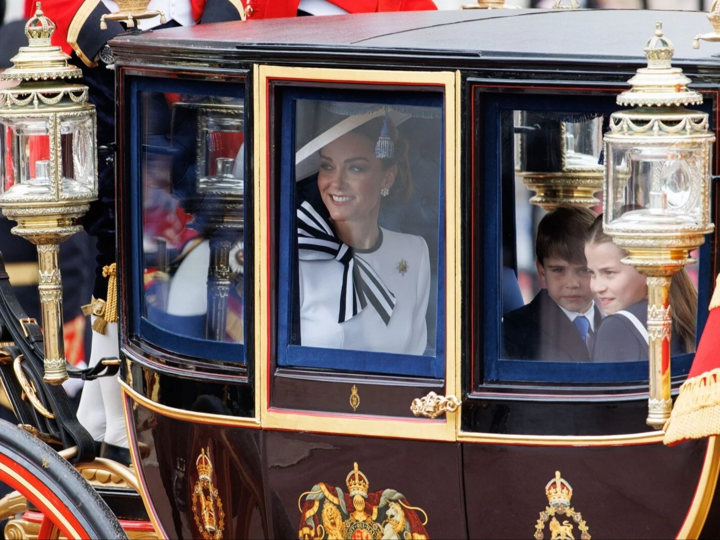 Księżna Walii Kate z dziećmi podczas Trooping the Colour