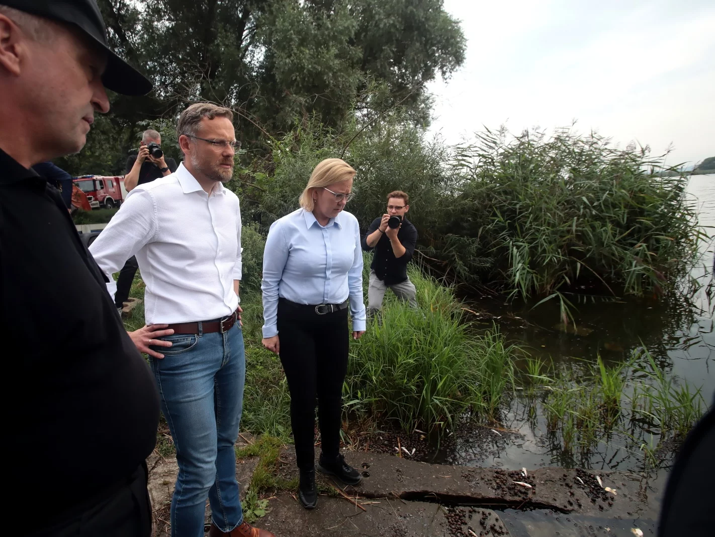 Minister Anna Moskwa i wojewoda Zbigniew Bogucki nad Odrą