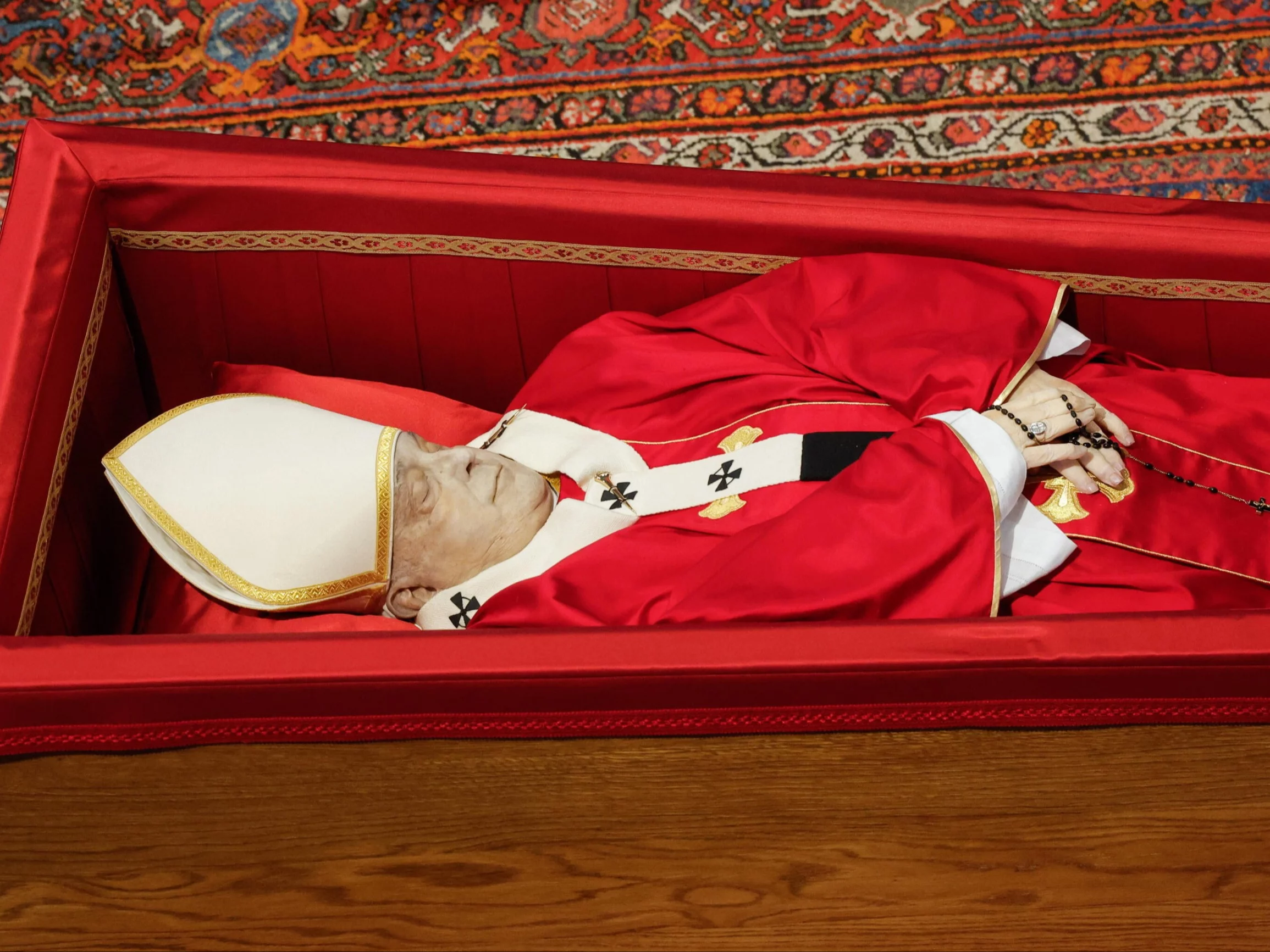 Ciało papieża Franciszka w Bazylice Świętego Piotra w Watykanie