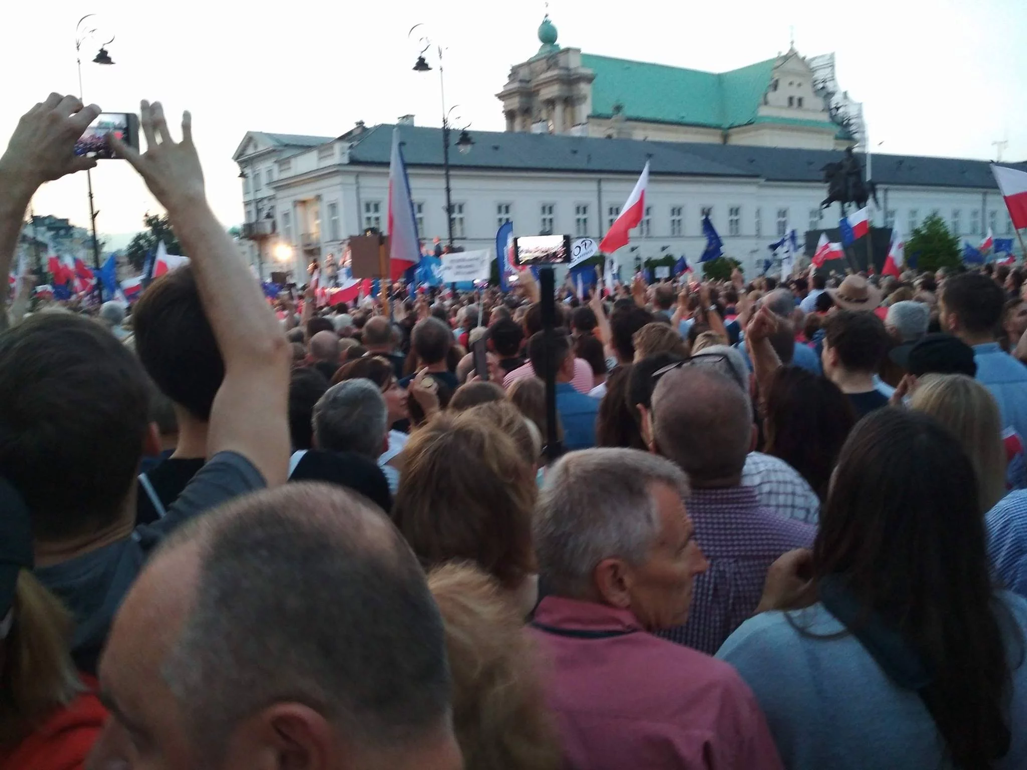 Protest przed Pałacem Prezydenckim