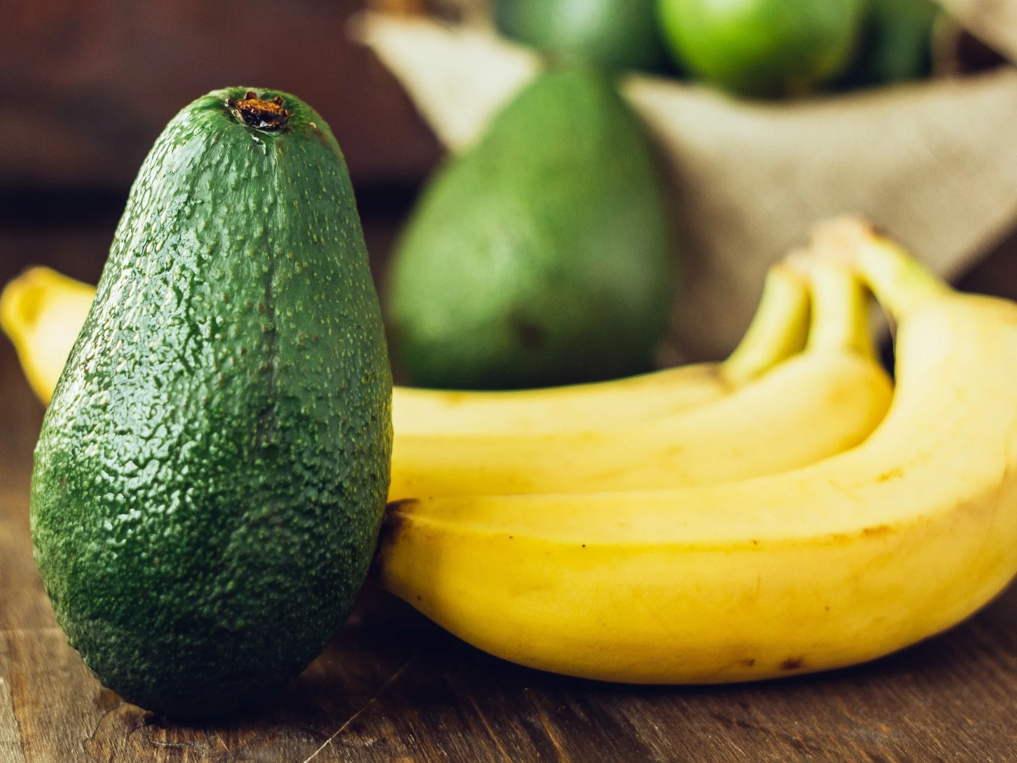 Banan i awokado, zdjęcie ilustracyjne