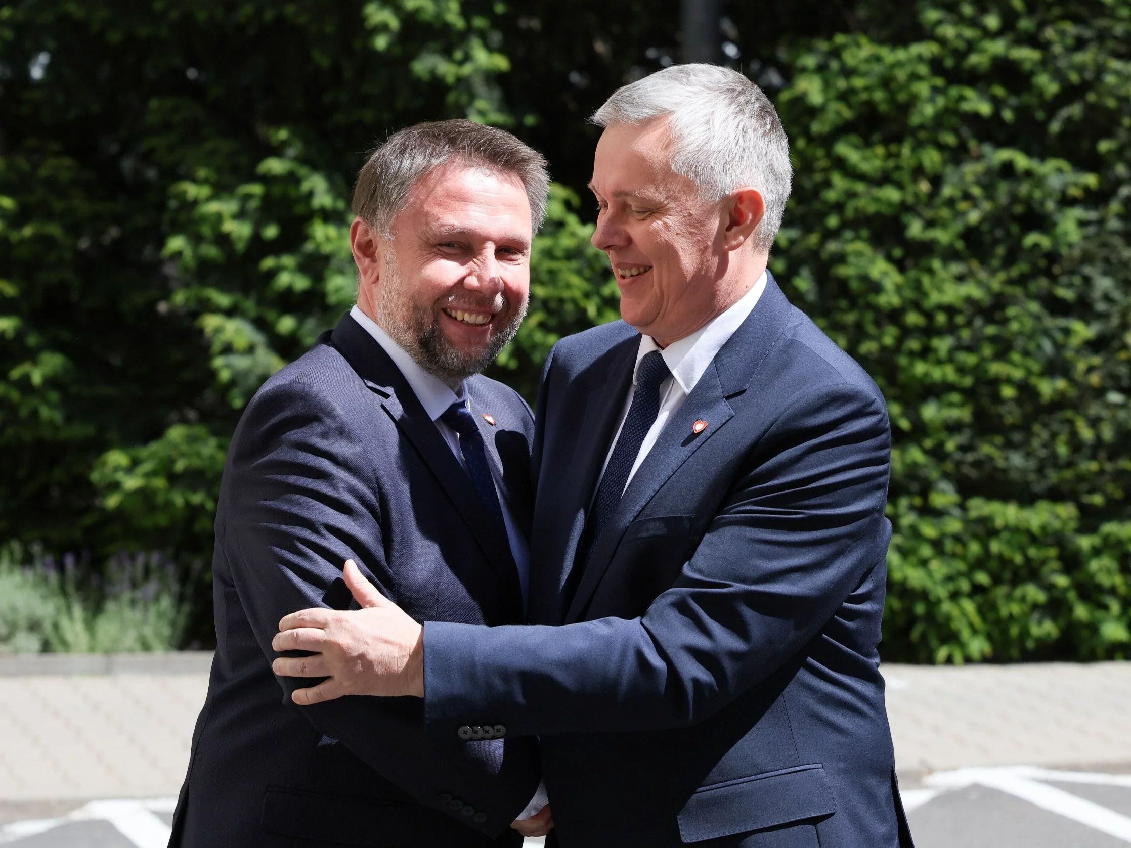 Ustępujący minister Marcin Kierwiński i nowo powołany szef MSWiA Tomasz Siemoniak