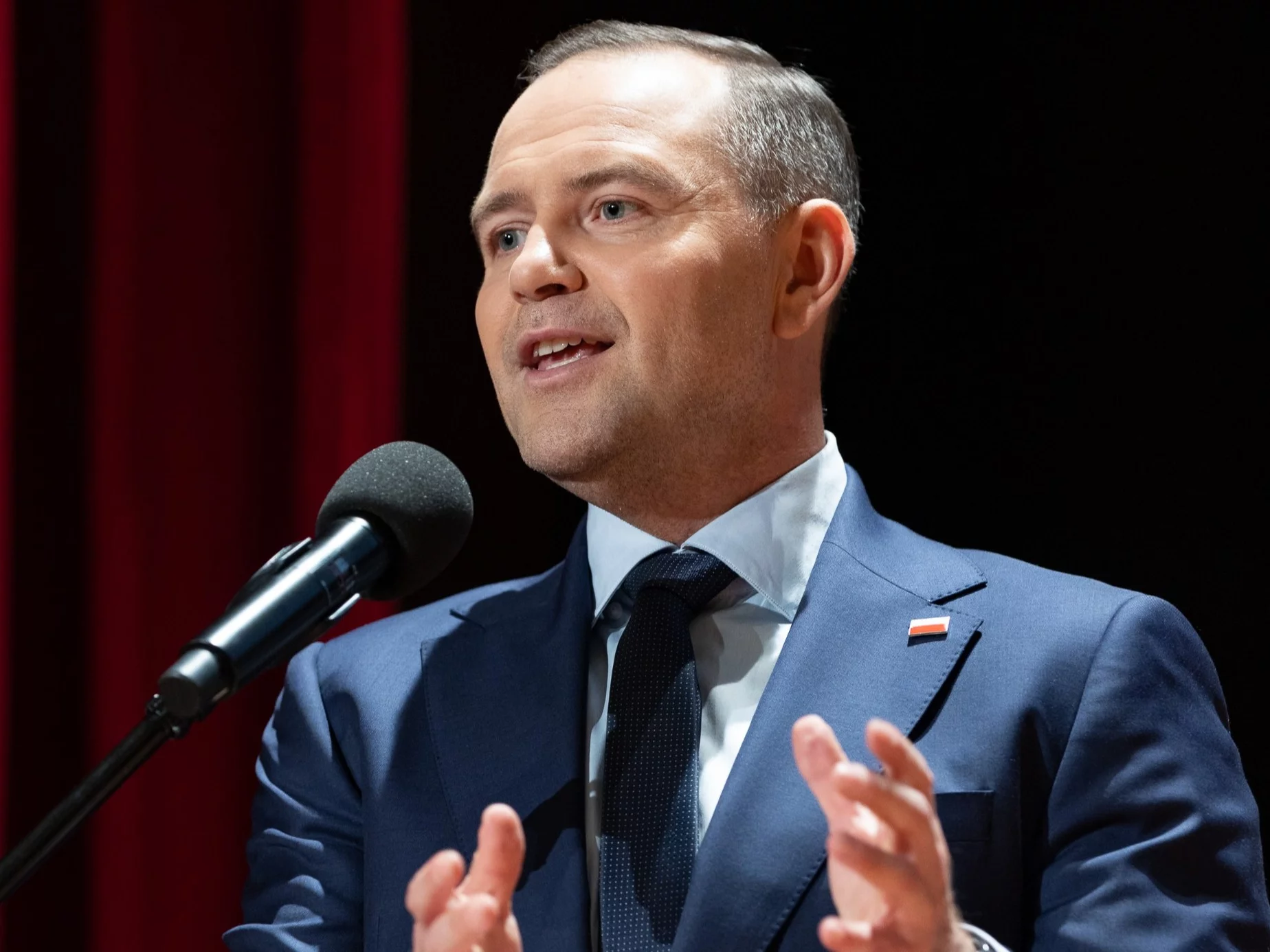 Nawrocki życzył maturzystom powodzenia. Internauci nie zostawili na nim suchej nitki