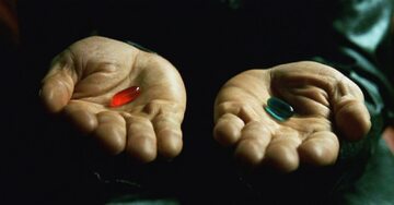 Kultowa scena "Matrixa" z pigułkami: czerwoną i niebieską