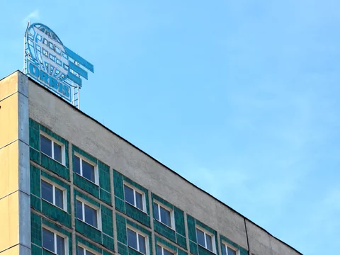 Neon „Orbis” na wyburzonym w 2019 roku Hotelu Silesia w Katowicach
