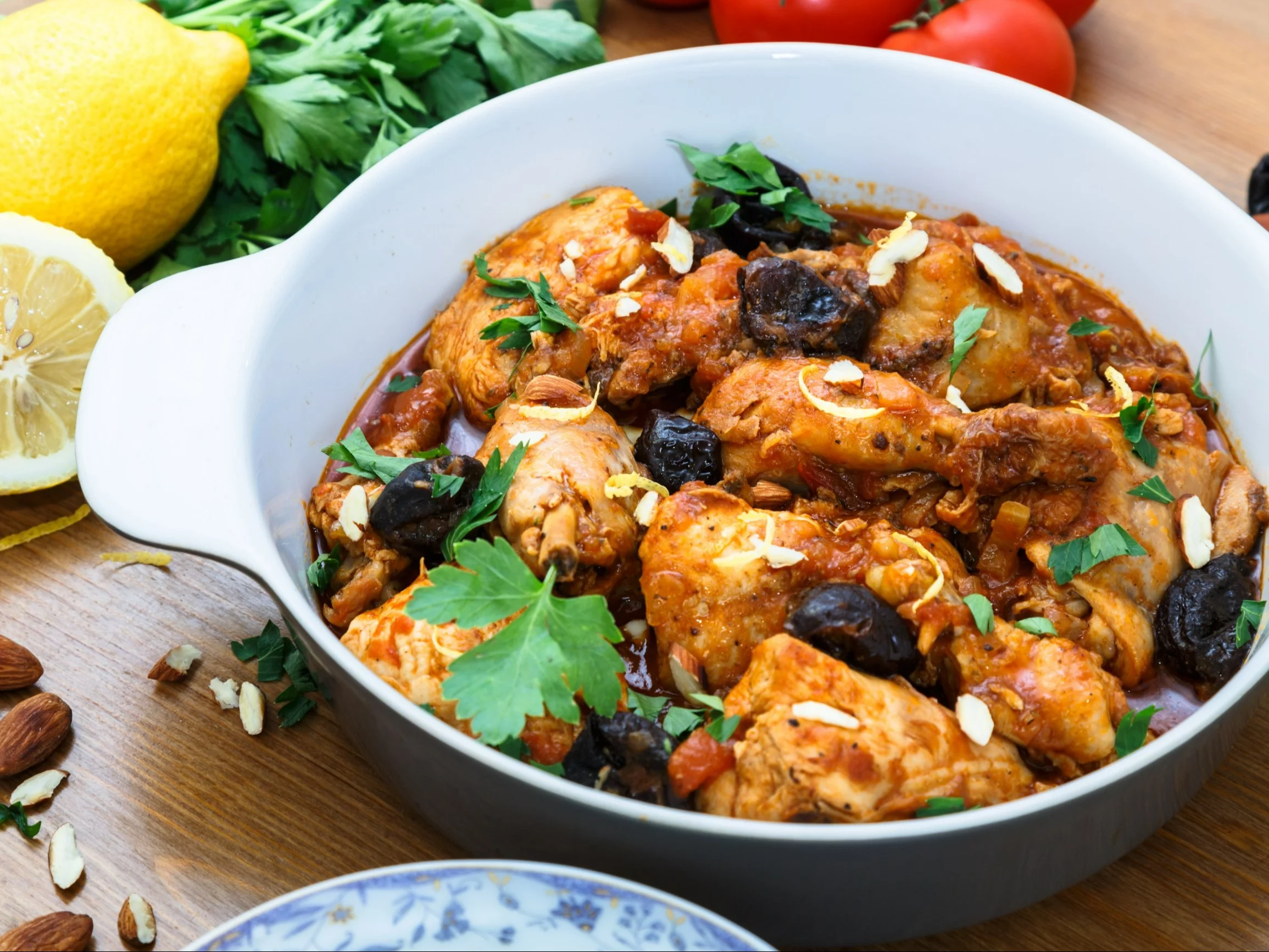 Kurczak z suszonymi owocami i migdałami