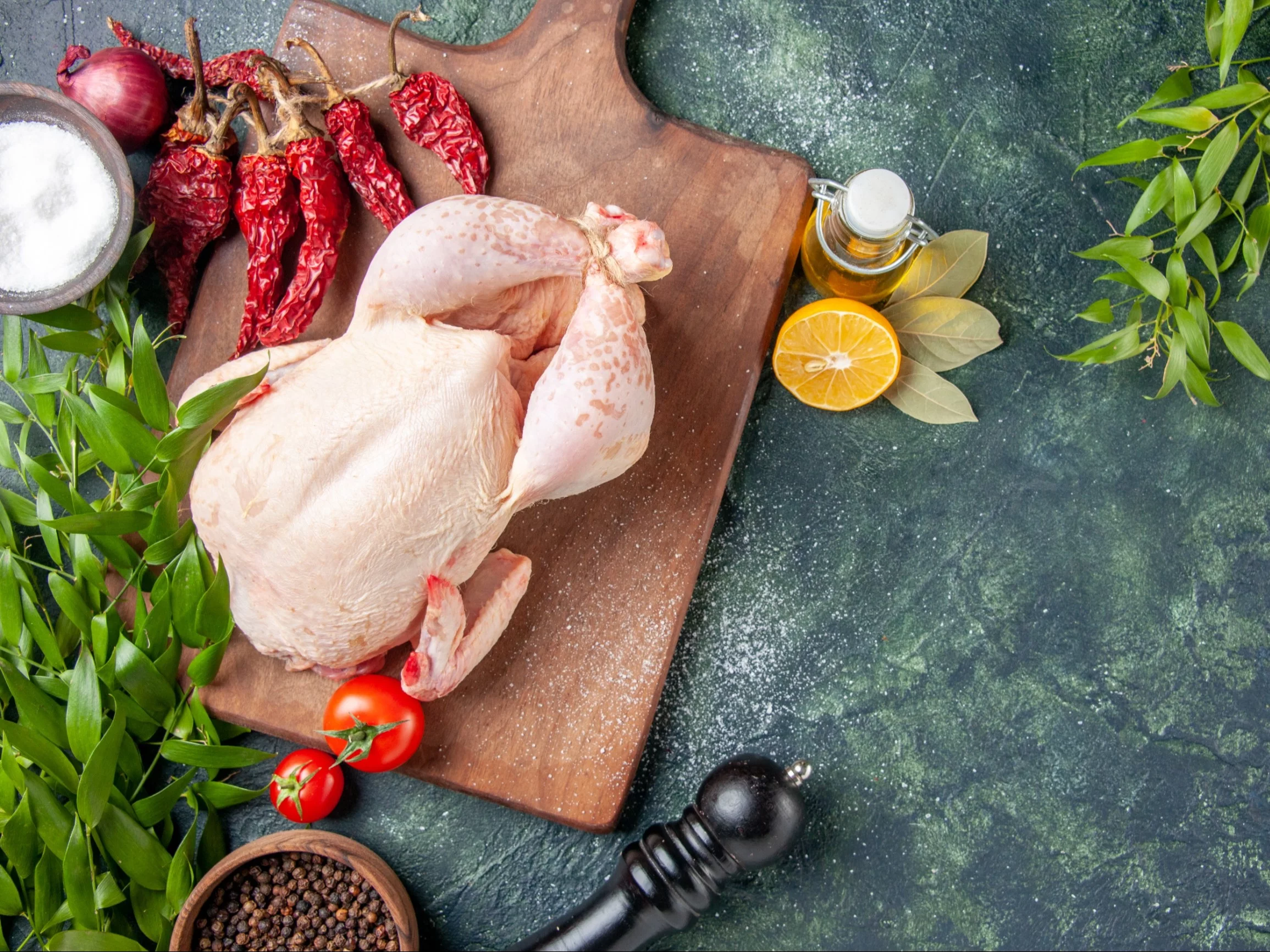 Surowy kurczak, zdjęcie ilustracyjne