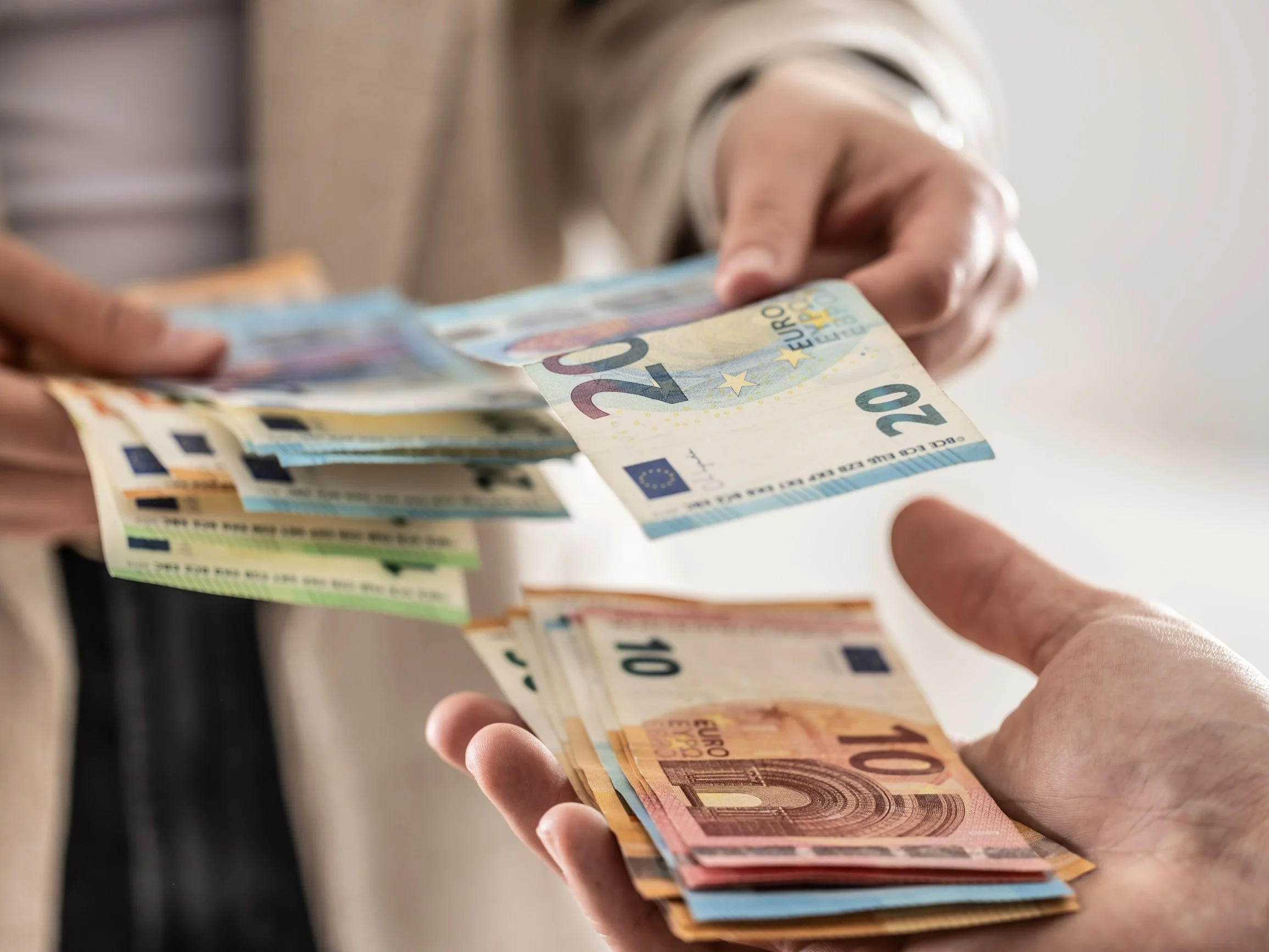 Kursy walut 1 lipiec 2026 r. Euro w górę, frank w dół – Biznes Wprost Kursy walut 1 lipiec 2026 r. Euro w górę, frank w dół – Biznes Wprost