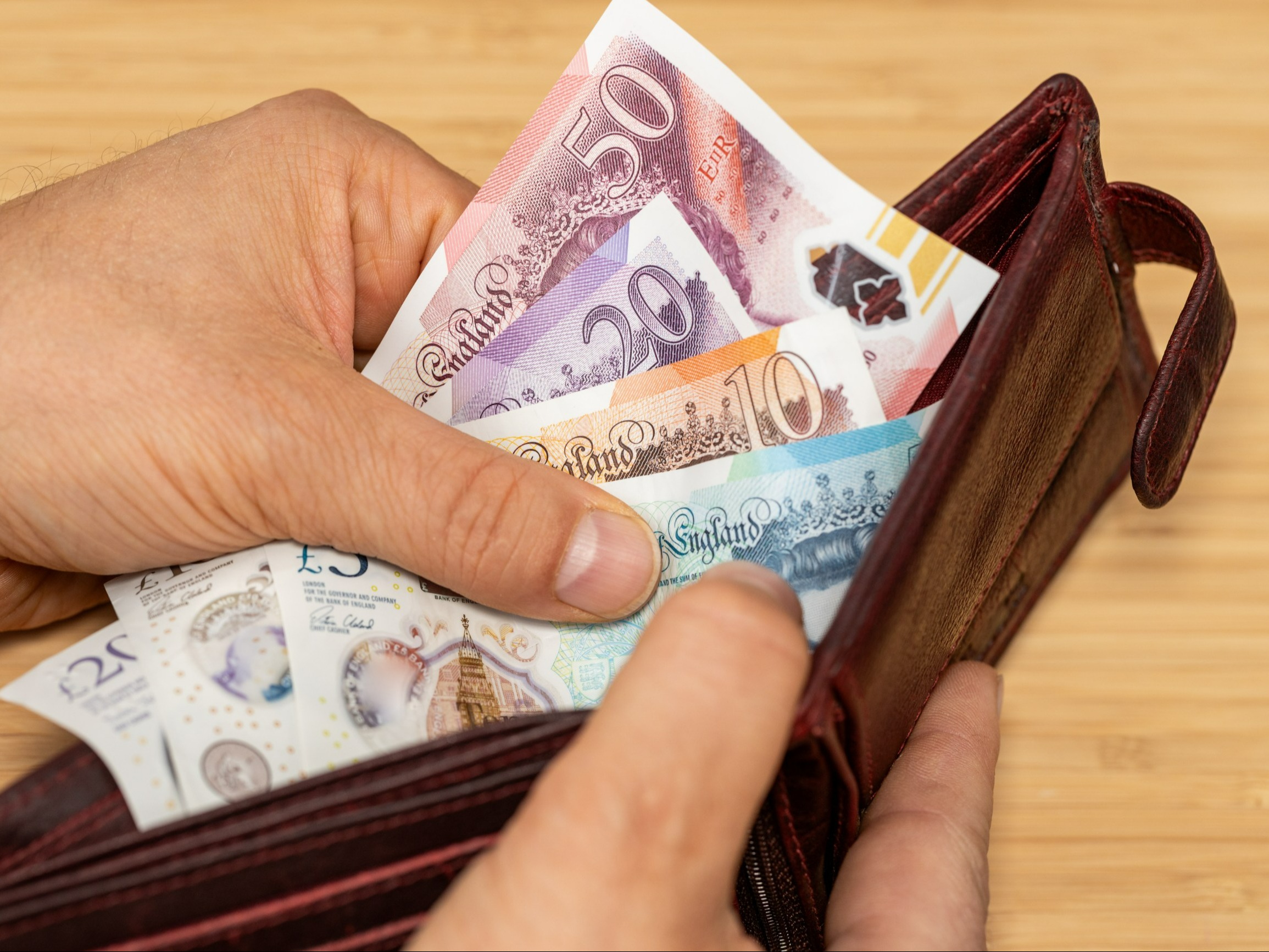 Kursy walut 18 września 2025. Po ile dolar, euro, funt i frank?