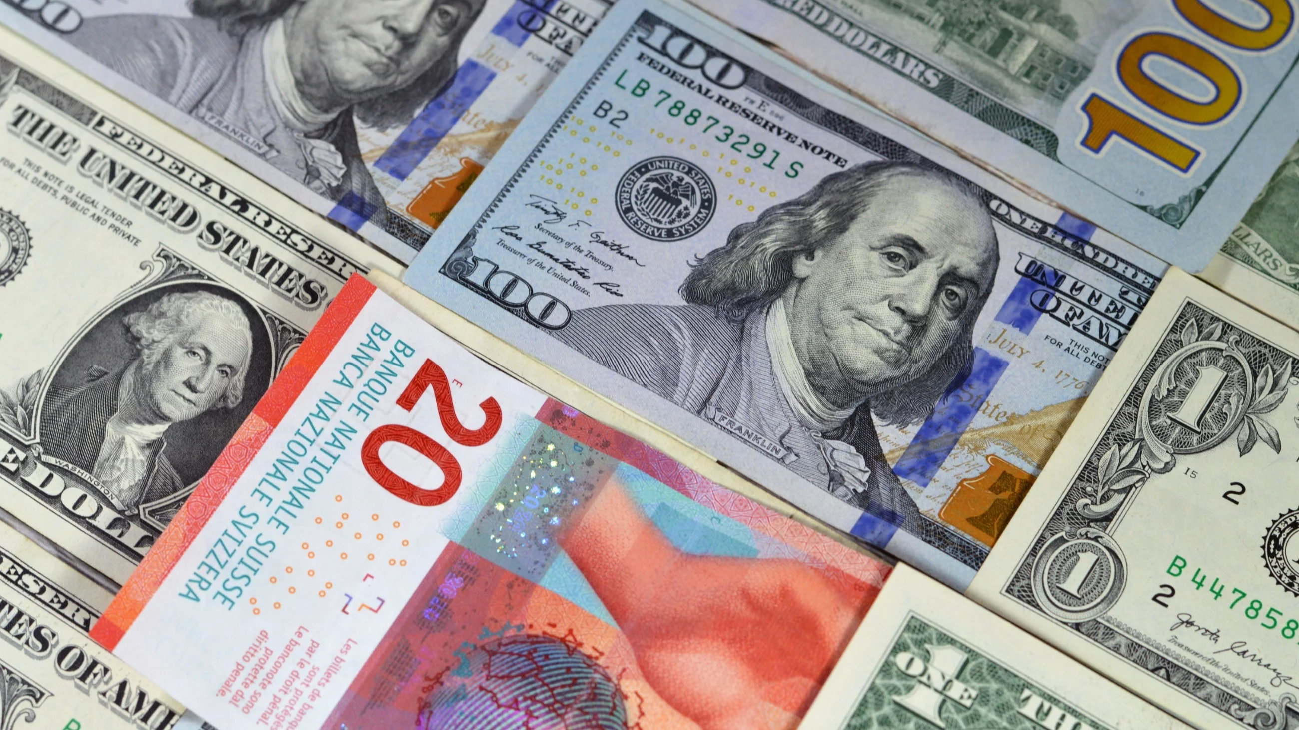 Po ile dziś dolar, euro, funt i frank?