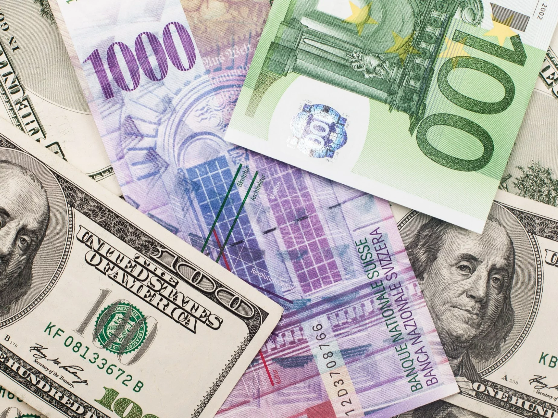 Kursy walut 24 października 2025. Po ile dolar, euro, frank i funt?