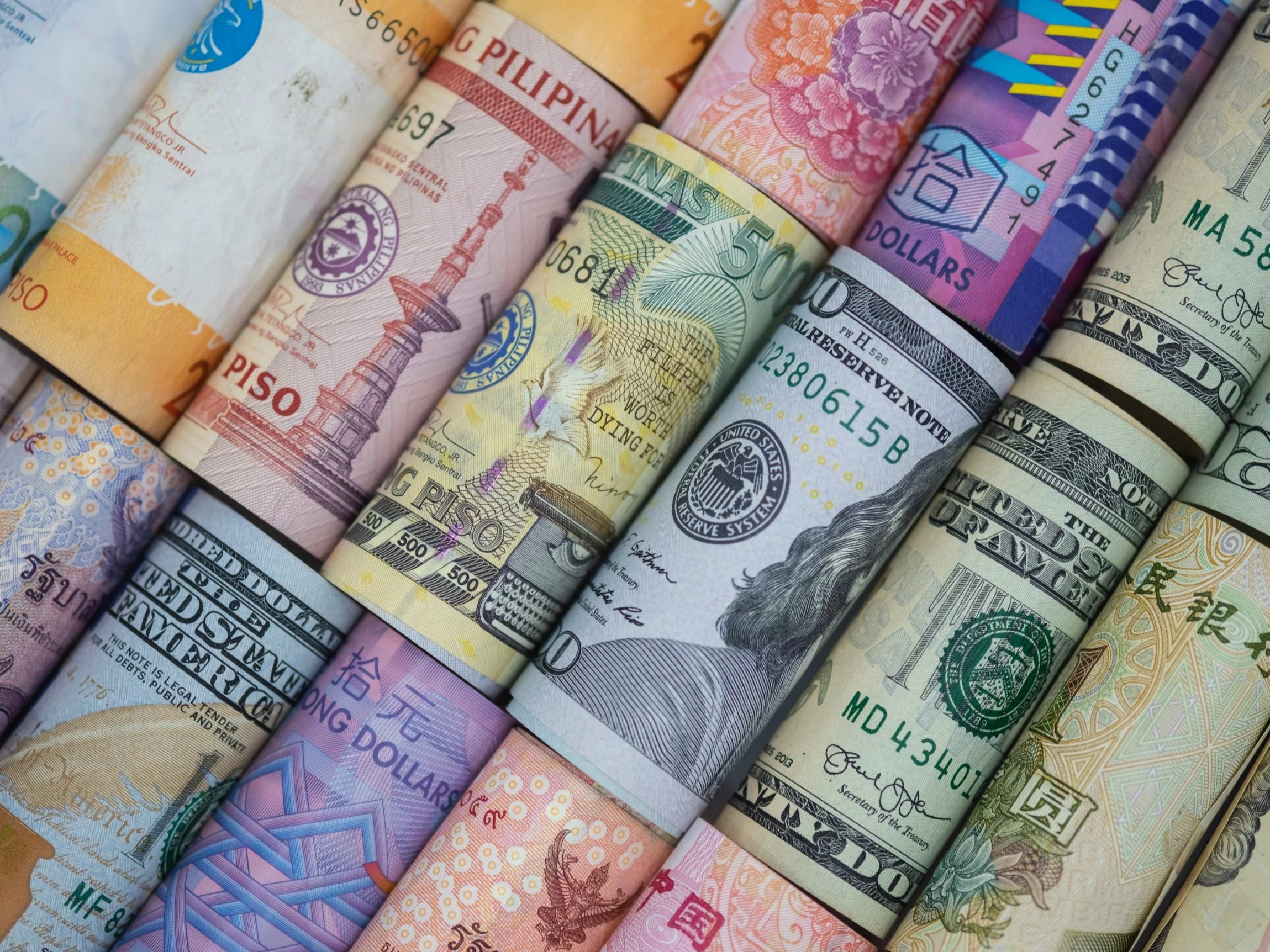 Po ile dziś dolar, euro, funt i frank?