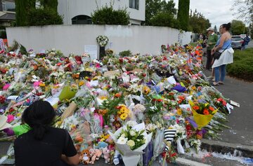 Kwiaty złożone po ataku w Christchurch