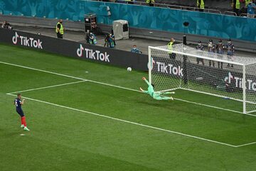 Kylian Mbappe i Yann Sommer