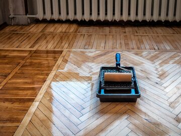 Lakierowanie drewnianej podłogi należy przeprowadzać przy odpowiedniej temperaturze i wilgotności