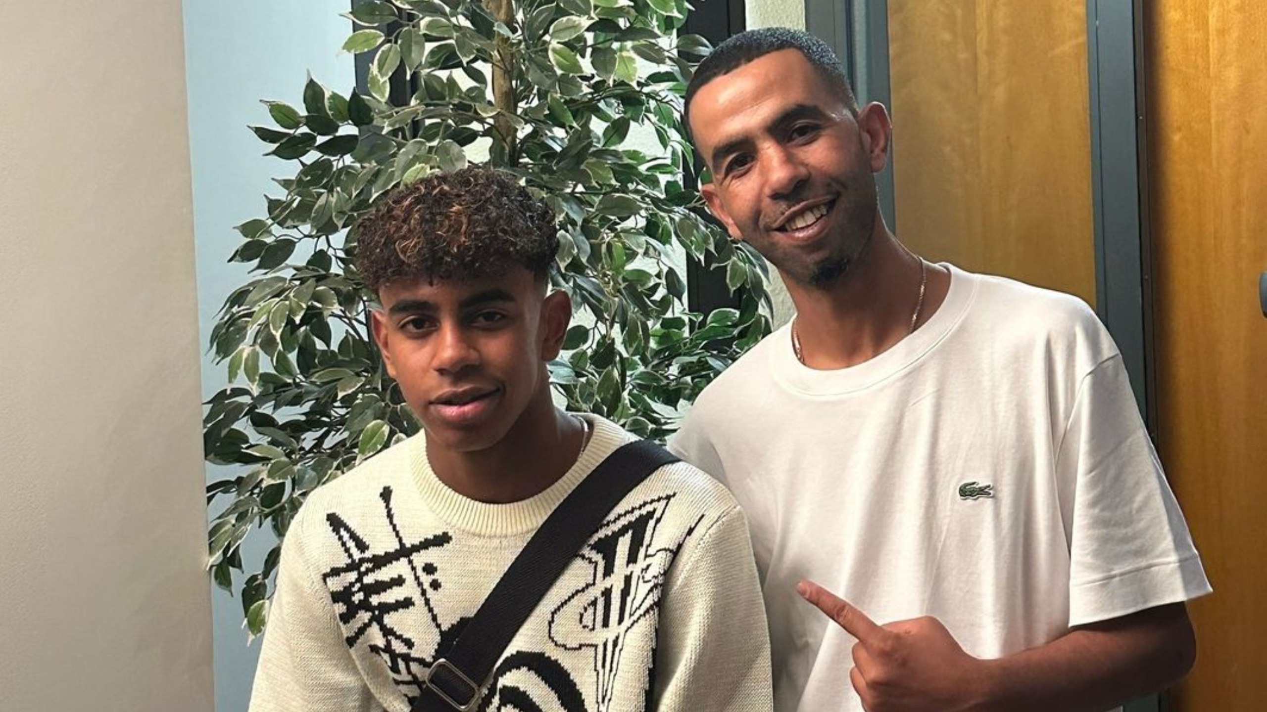 Ojciec Lamine’a Yamala dźgnięty nożem. Mounir Nasraoui zabrał głos – Piłka nożna – Sport Wprost