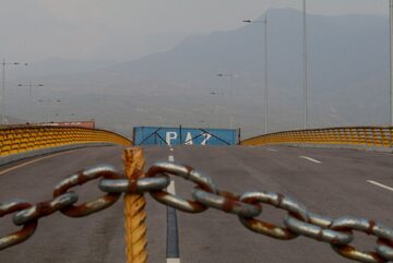 Łańcuch na granicy Wenezueli z Kolumbią