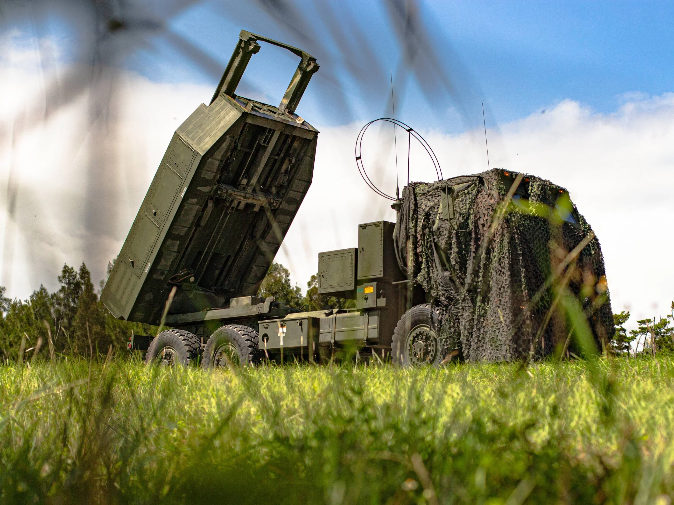 Tak wygląda wyrzutnia rakietowa HIMARS.