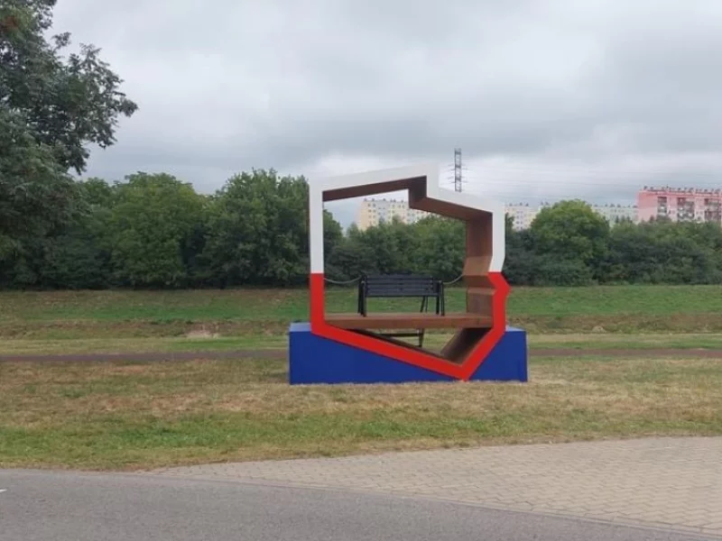 Konstrukcja w kształcie flagi Polski stanęła m.in. w Rzeszowie