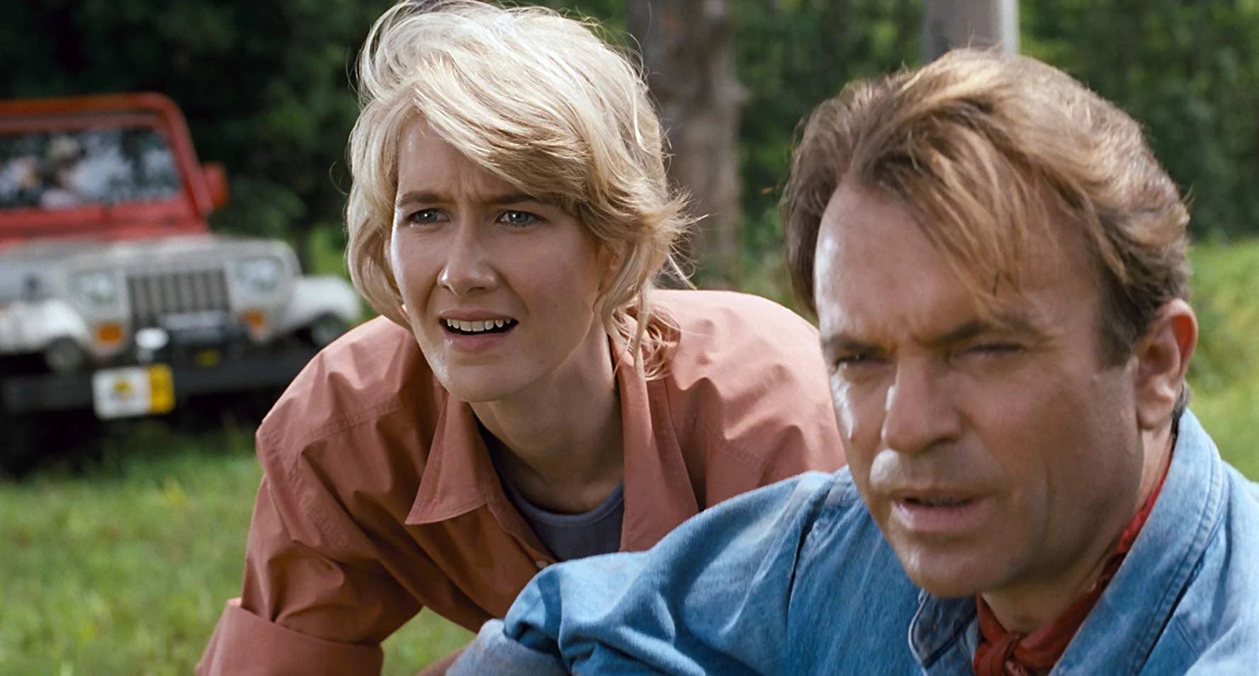 Laura Dern i Sam Neill w filmie „Park Jurajski” (1993)