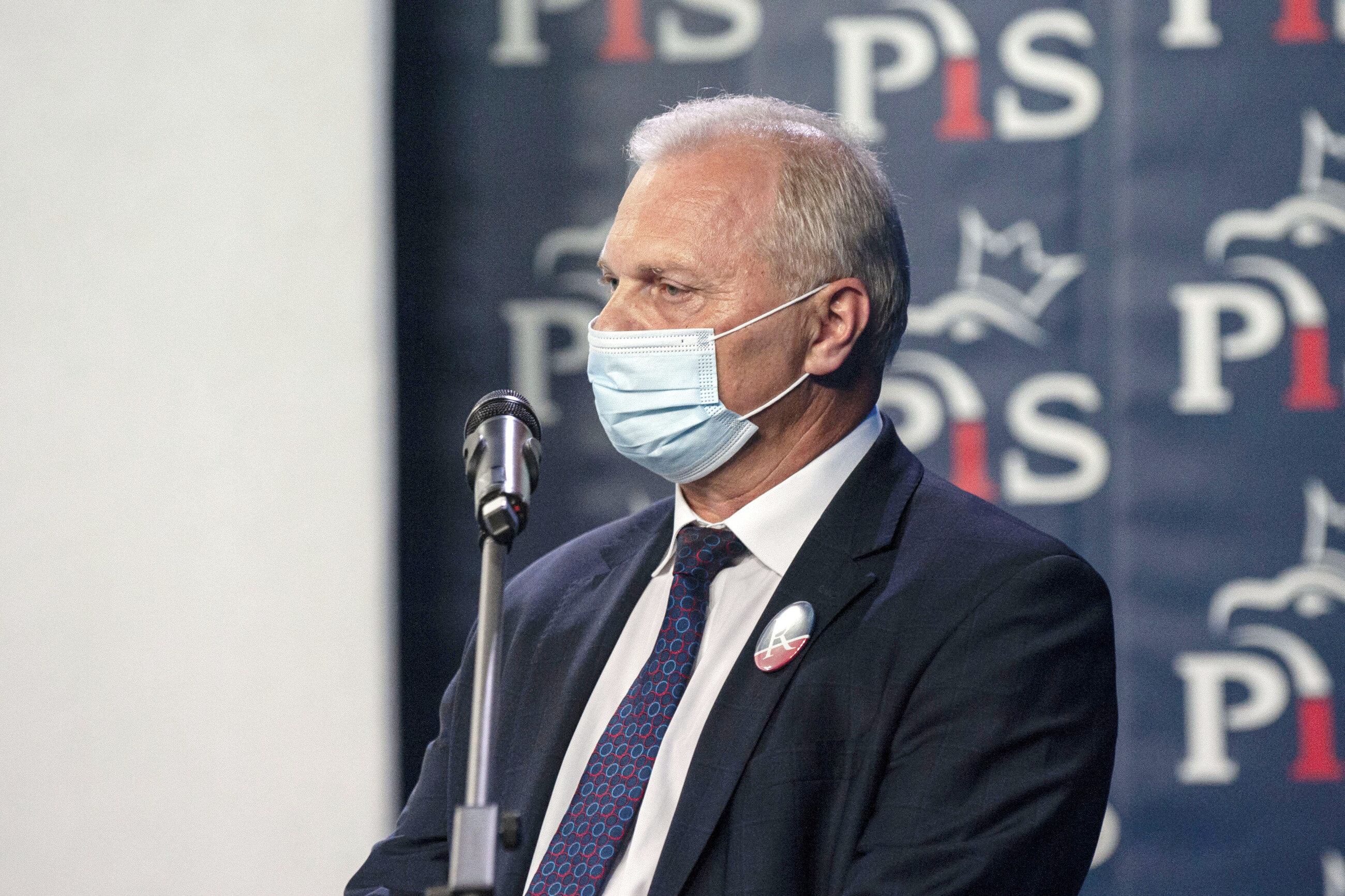 Poseł PiS Lech Kołakowski zrezygnował z pensji. Dlaczego? - Vimarsana News