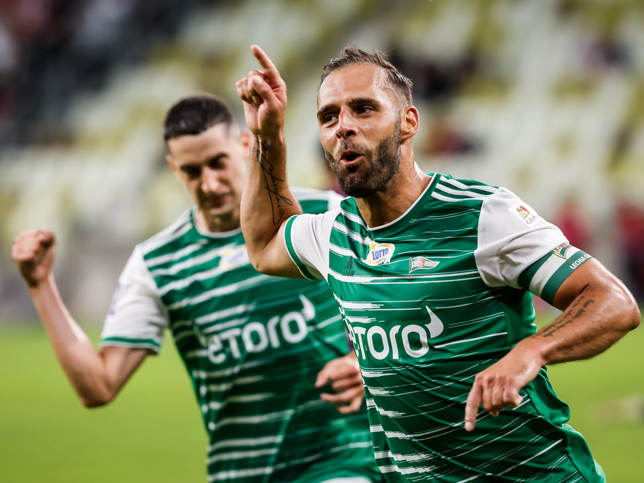 Flavio Paixao cieszy się po golu dla Lechii Gdańsk