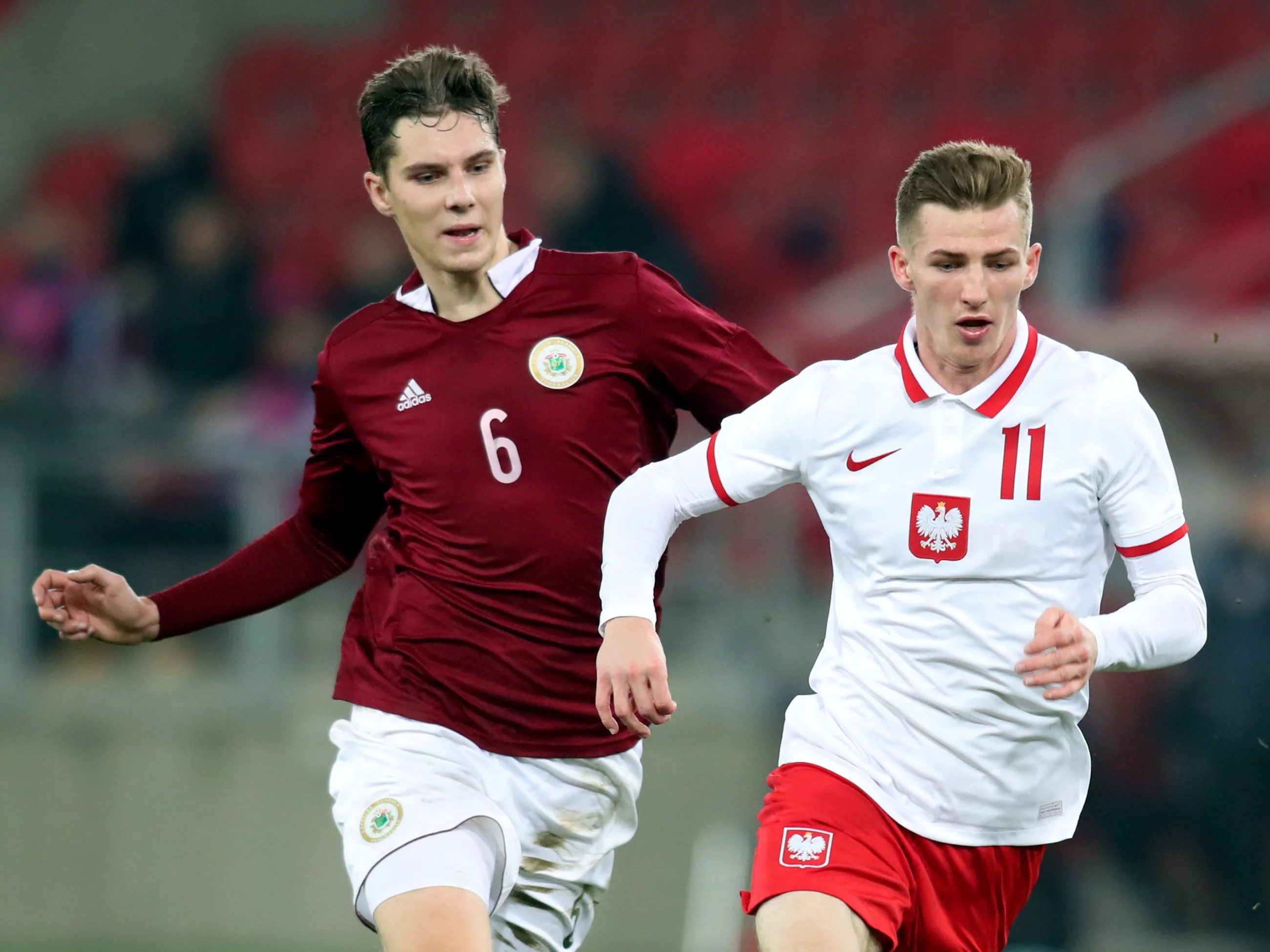 Dawid Kurminowski (z prawej) w meczu Polska U-21 – Łotwa U-21