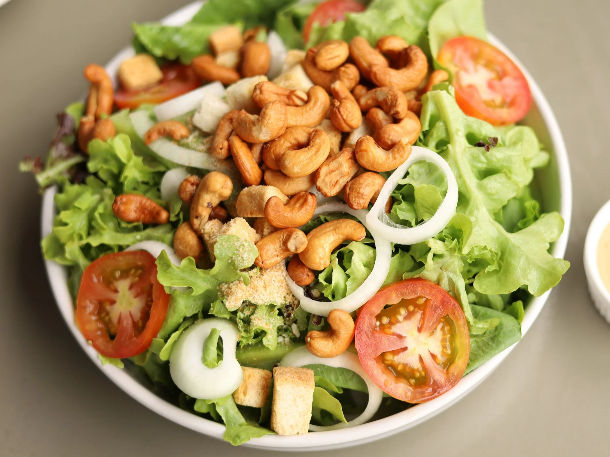 Sałatka z orzechami