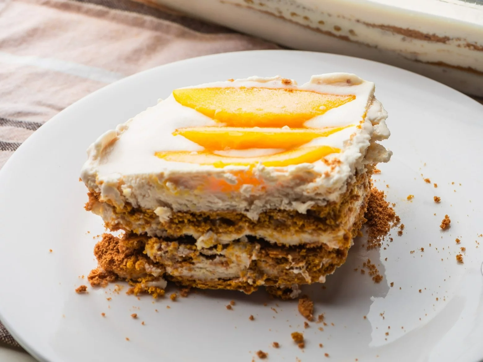 Lekkie ciasto bez pieczenia z mango