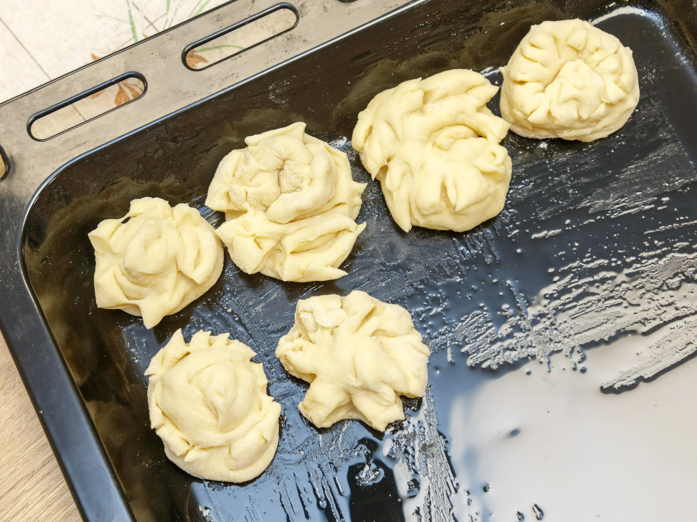 Pieczone pączki z jabłkami