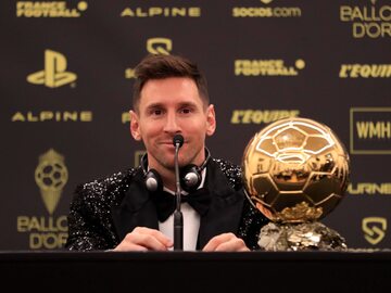 Leo Messi ze Złotą Piłką