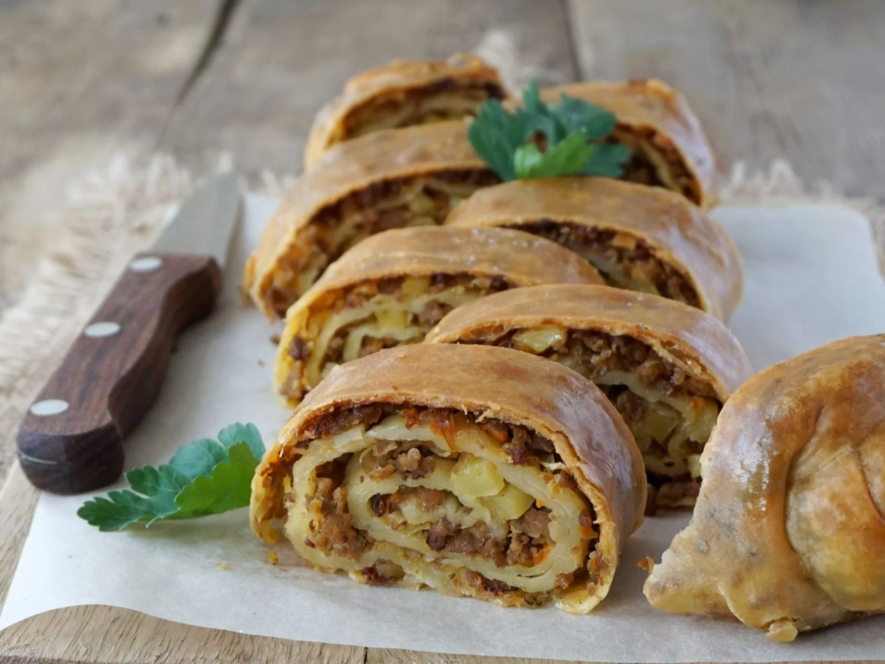 Kulebiak z mięsem i kapustą