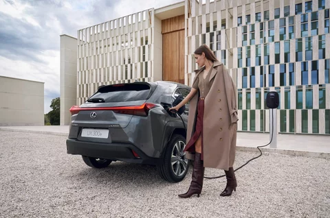 Lexus UX 300e po moliftingu