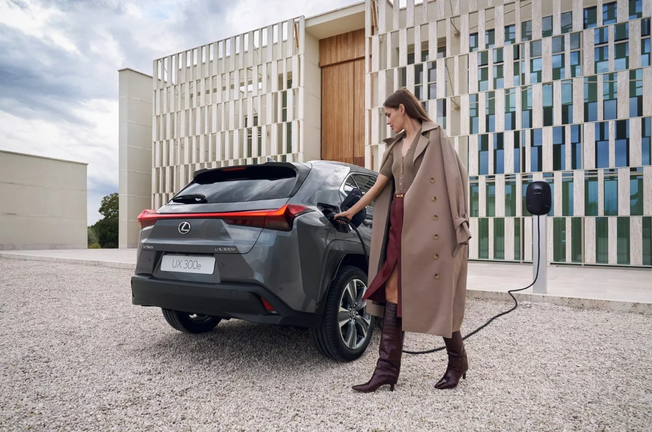 Lexus UX 300e po moliftingu