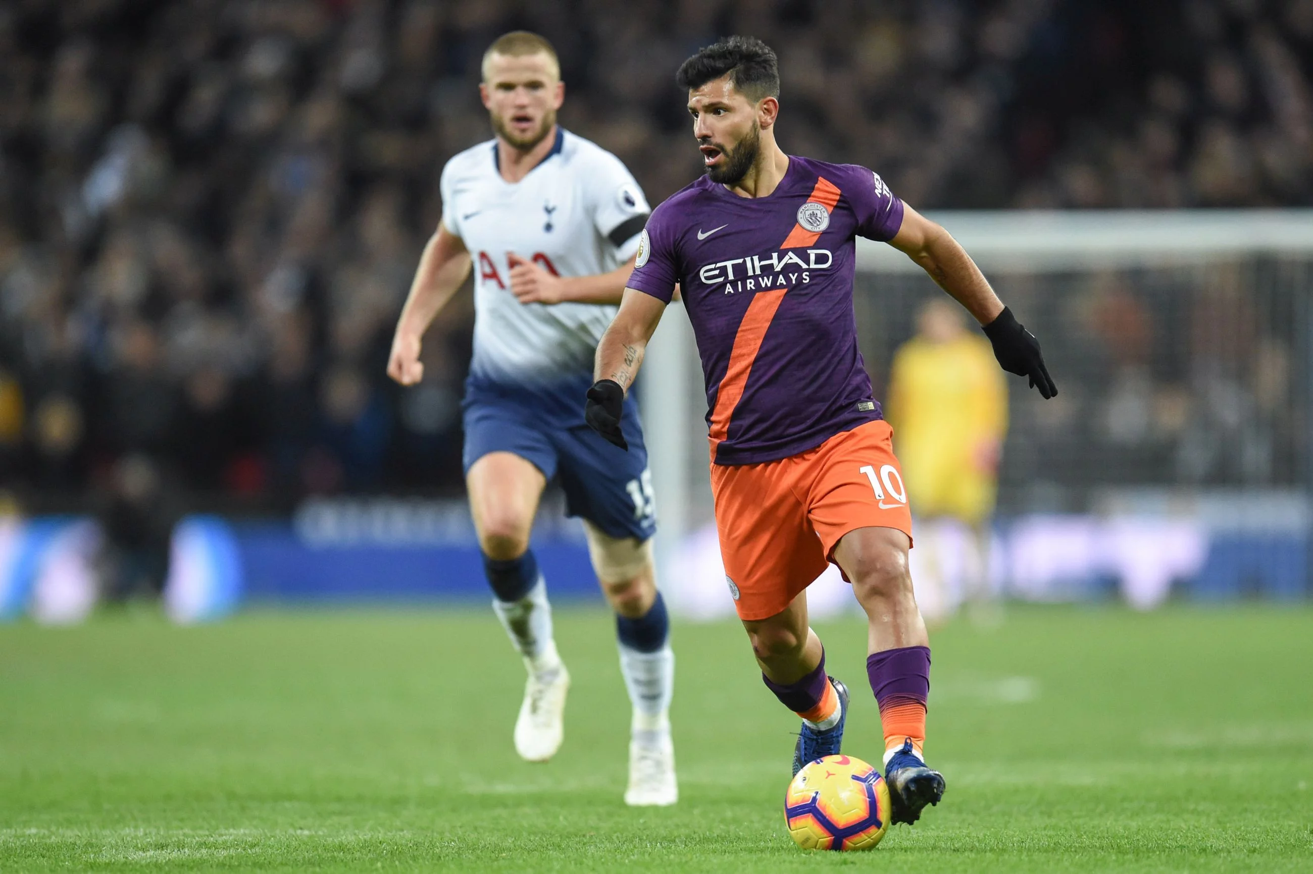 Sergio Aguero podczas ligowego starcia obu drużyn