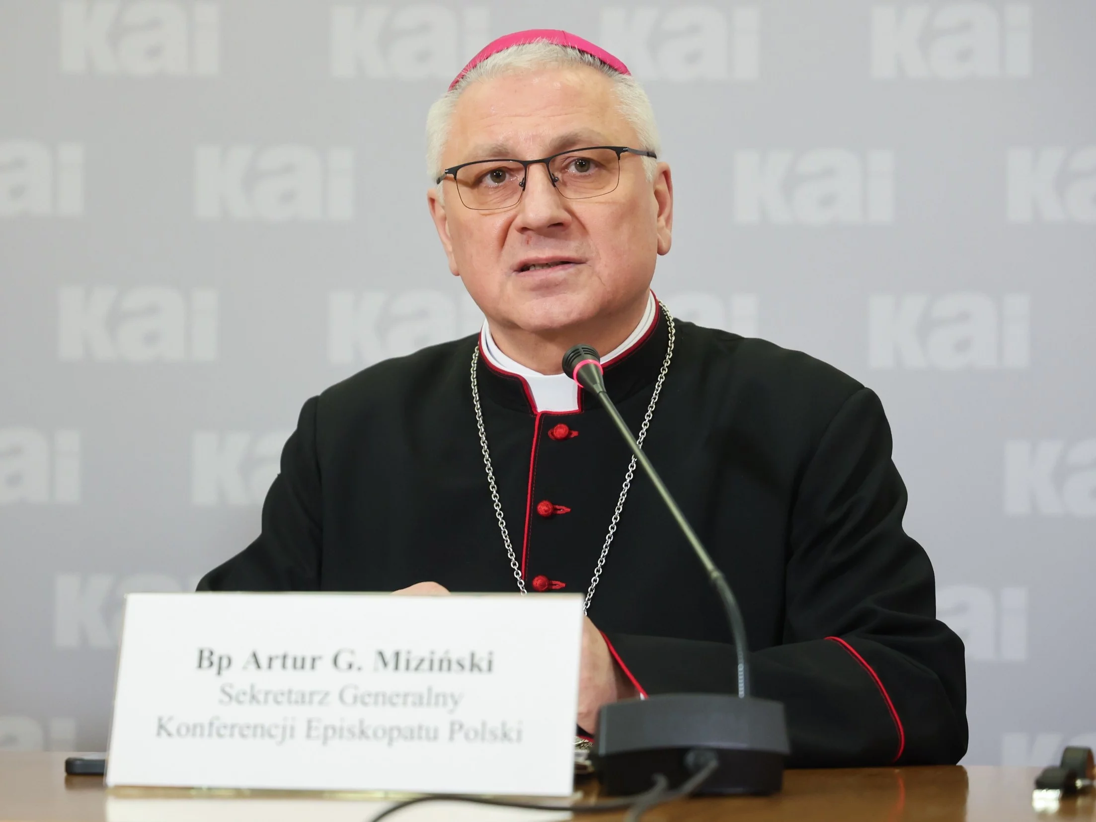 Sekretarz generalny Konferencji Episkopatu Polski bp Artur G. Miziński podczas konferencji